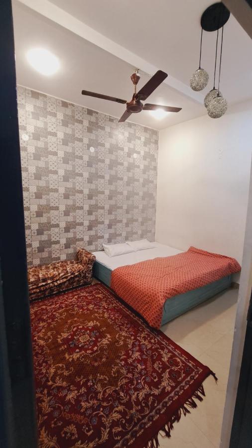 Sufi Khandar * New Delhi